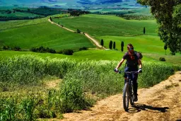 E-bike túra az Euro Velo 5 útvonalán - kerékpárral Pisától Rómáig, Toszkána napsütötte dombjain át