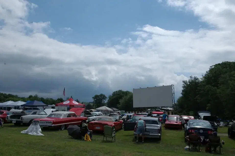 Super 322 Drive-In Car Show